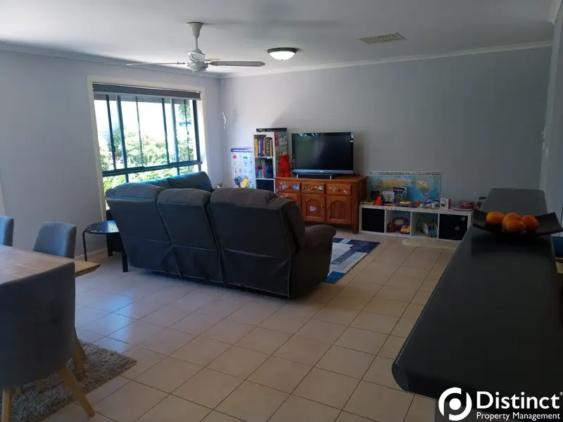 20 Auburn Street, Amaroo, photo 3