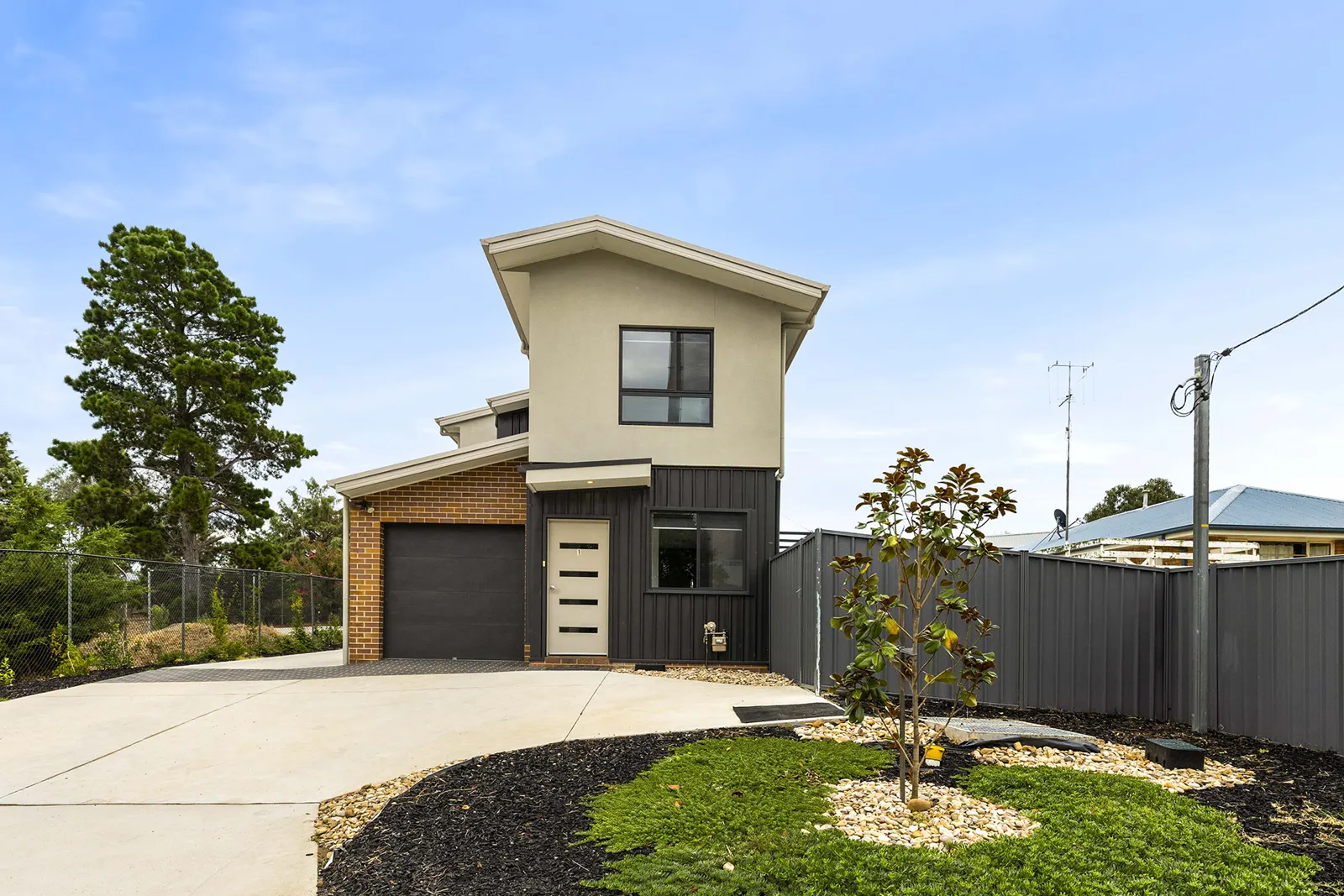 1/4 Powell Street, Queanbeyan East, photo 1