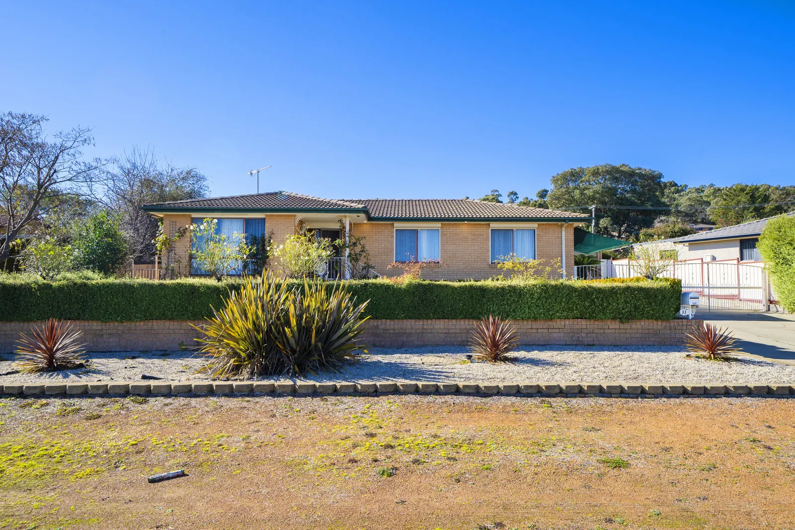 33 Baskerville Street, Chisholm, photo 1