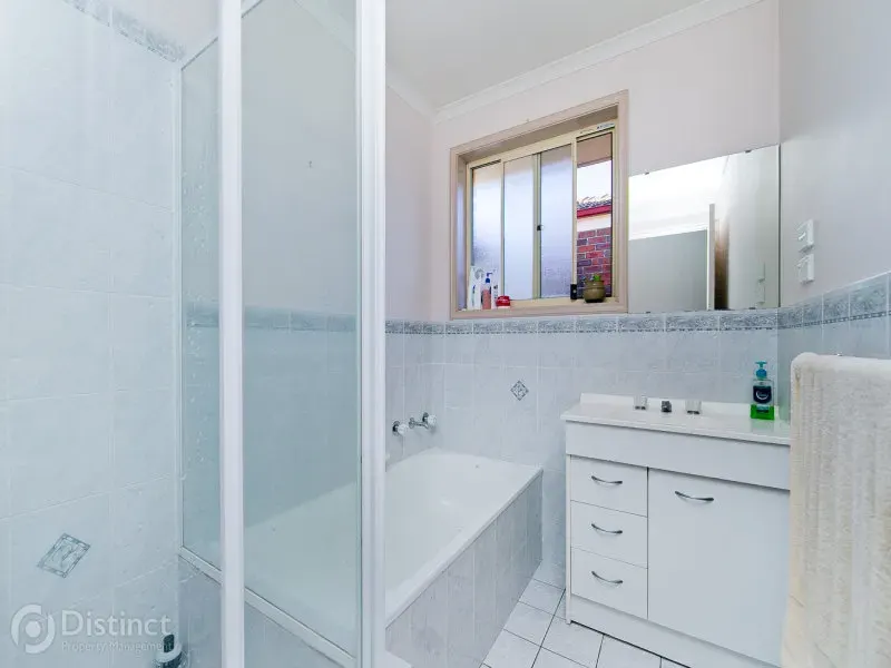 18 Alarmon Crescent, Dunlop, photo 7