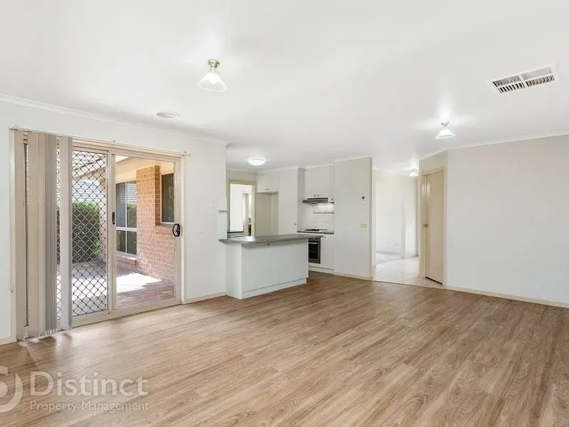 6 Tuross Close, Amaroo, photo 5