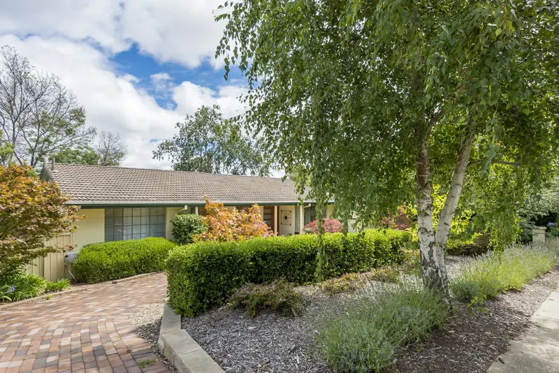 44 Hawkesbury Crescent, Farrer, photo 2