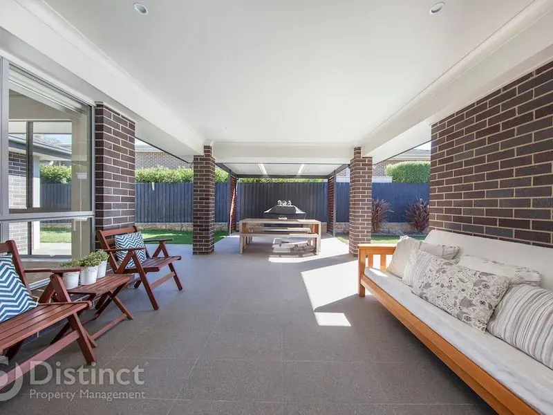 24 Doris Turner Street, Forde, photo 12