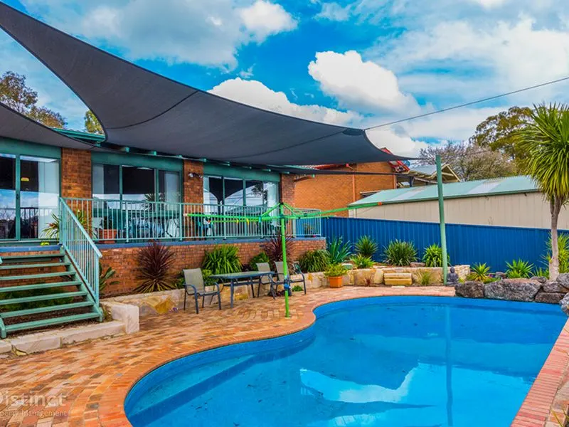 27 Holden Crescent, Wanniassa, photo 1