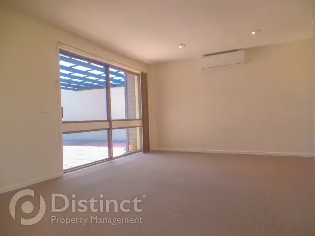 116 Livingston Avenue, Kambah, photo 3