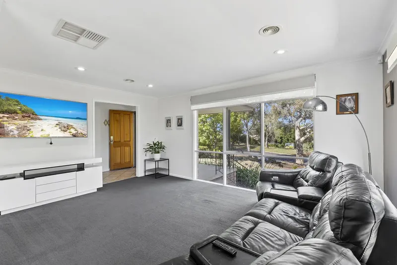 79 Sternberg Crescent, Wanniassa, photo 3