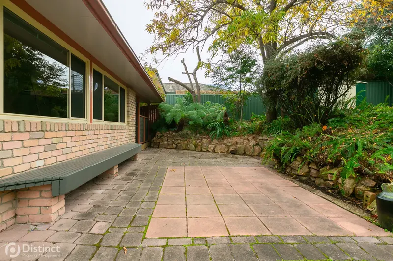 5 Simon Place, Kambah, photo 2