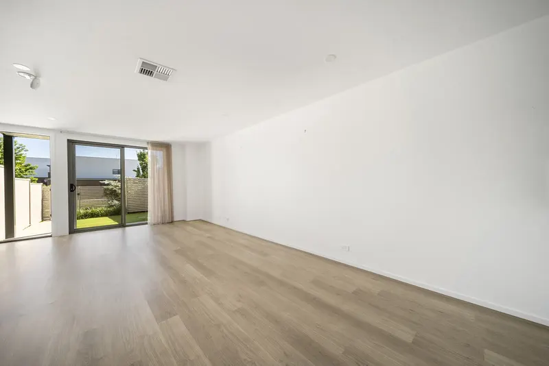 114/161 Mortimer Lewis Drive, Greenway, photo 5